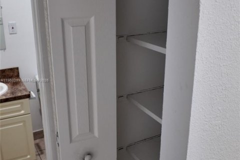 Appartement à louer à Cutler Bay, Floride: 1 chambre, 40372.35 m2 № 2006757 - photo 7