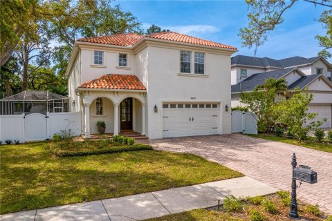 House in Tampa, Florida 4 bedrooms, 331.85 sq.m. № 1615859 - photo 2