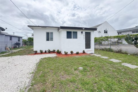 Villa ou maison à vendre à Miami, Floride: 3 chambres № 2055806 - photo 1