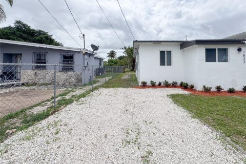 Villa ou maison à vendre à Miami, Floride: 3 chambres № 2055806 - photo 3