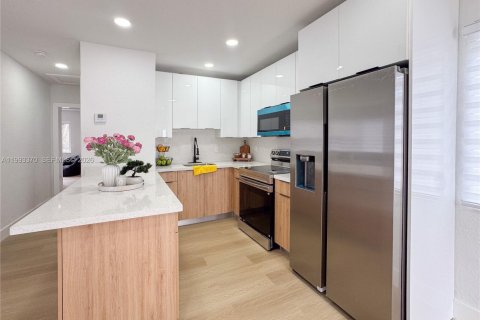 Villa ou maison à vendre à Miami, Floride: 3 chambres № 2055806 - photo 8