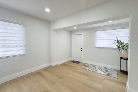 Villa ou maison à vendre à Miami, Floride: 3 chambres № 2055806 - photo 5