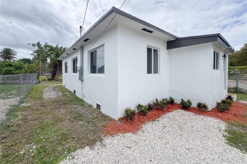 Villa ou maison à vendre à Miami, Floride: 3 chambres № 2055806 - photo 24