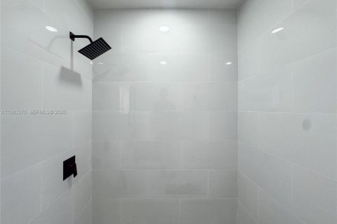 Villa ou maison à vendre à Miami, Floride: 3 chambres № 2055806 - photo 15