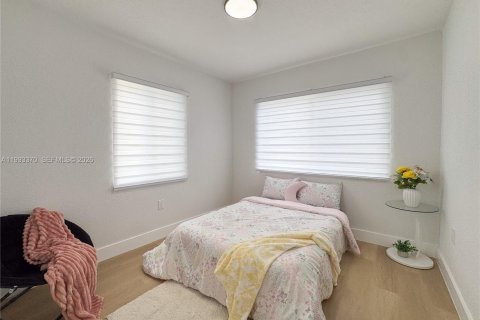 Villa ou maison à vendre à Miami, Floride: 3 chambres № 2055806 - photo 16