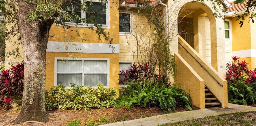 Кондоминиум с 1 спальней в Форт Майерс, Флорида № 2053695