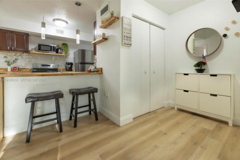 Купить кондоминиум в Форт Майерс, Флорида 1 спальня, № 2053695 - фото 3