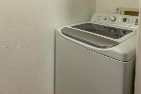 Купить кондоминиум в Форт Майерс, Флорида 1 спальня, № 2053695 - фото 12