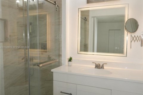 Купить кондоминиум в Форт Майерс, Флорида 1 спальня, № 2053695 - фото 9