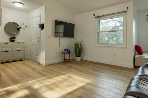 Купить кондоминиум в Форт Майерс, Флорида 1 спальня, № 2053695 - фото 2