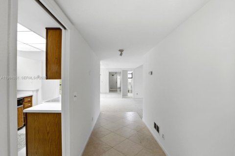 Condo in Palm Beach Gardens, Florida, 2 bedrooms  № 2045660 - photo 7