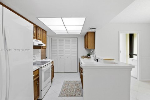 Condo in Palm Beach Gardens, Florida, 2 bedrooms  № 2045660 - photo 8