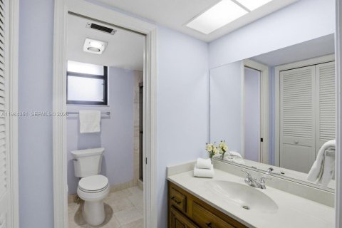 Condo in Palm Beach Gardens, Florida, 2 bedrooms  № 2045660 - photo 17