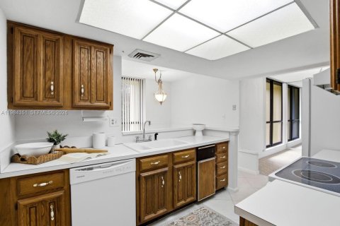 Condo in Palm Beach Gardens, Florida, 2 bedrooms  № 2045660 - photo 10