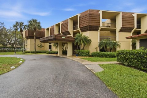 Condo in Palm Beach Gardens, Florida, 2 bedrooms  № 2045660 - photo 23