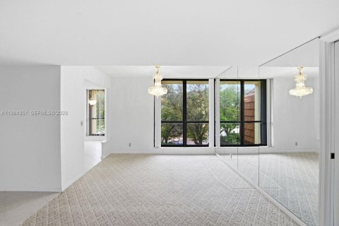 Condo in Palm Beach Gardens, Florida, 2 bedrooms  № 2045660 - photo 2