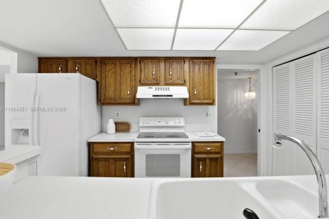 Condo in Palm Beach Gardens, Florida, 2 bedrooms  № 2045660 - photo 9