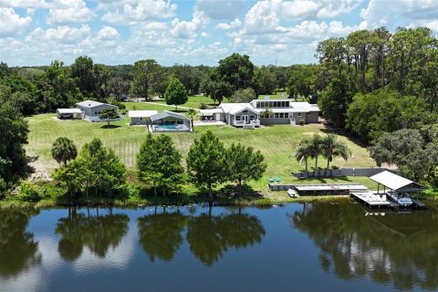 Casa en venta en Ocklawaha, Florida, 4 dormitorios, 381.74 m2 № 1794992 - foto 1