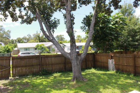 House in Largo, Florida 3 bedrooms, 94.02 sq.m. № 1870776 - photo 12