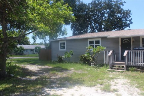 House in Largo, Florida 3 bedrooms, 94.02 sq.m. № 1870776 - photo 1