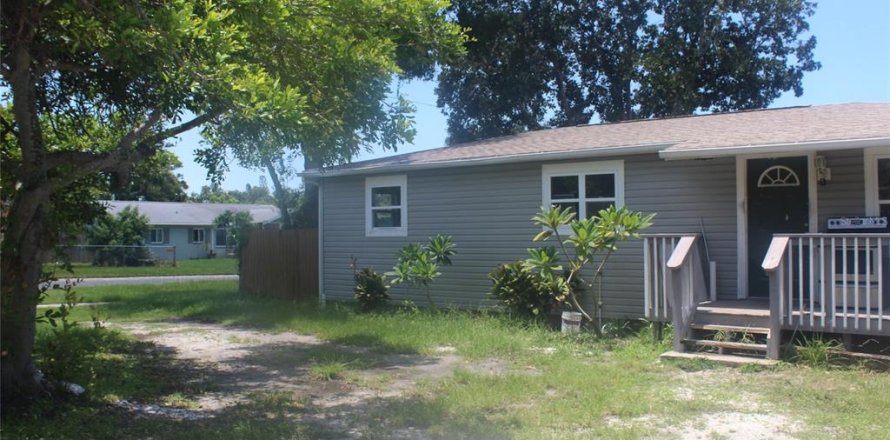 House in Largo, Florida 3 bedrooms, 94.02 sq.m. № 1870776