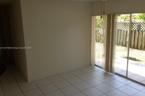 Condominio en Doral, Florida, 1 dormitorio  № 2054933