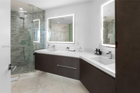 Condo in Miami, Florida, 1 bedroom № 2076324 - photo 19