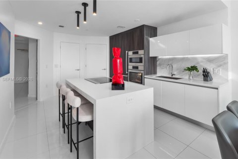 Condo in Miami, Florida, 1 bedroom № 2076324 - photo 5