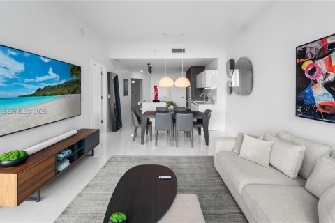 Condo in Miami, Florida, 1 bedroom № 2076324 - photo 11