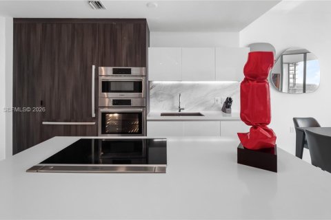 Condo in Miami, Florida, 1 bedroom № 2076324 - photo 3