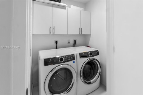 Condo in Miami, Florida, 1 bedroom № 2076324 - photo 29