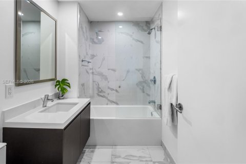 Condo in Miami, Florida, 1 bedroom № 2076324 - photo 27