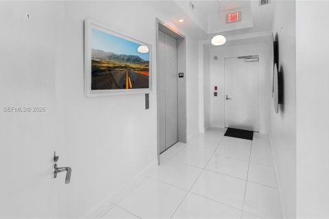 Condo in Miami, Florida, 1 bedroom № 2076324 - photo 25
