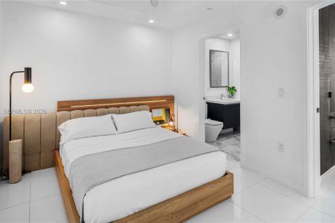 Condo in Miami, Florida, 1 bedroom № 2076324 - photo 26