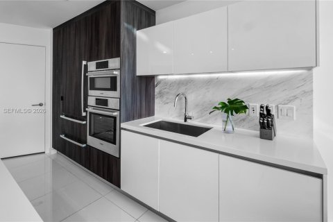 Condo in Miami, Florida, 1 bedroom № 2076324 - photo 6