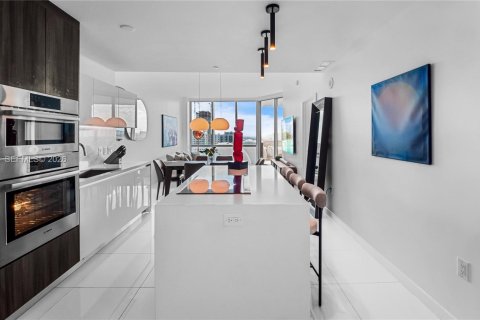 Condo in Miami, Florida, 1 bedroom № 2076324