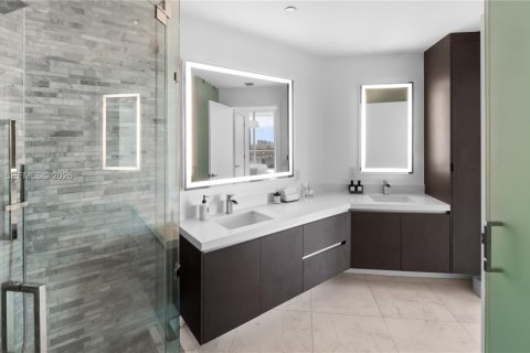 Condo in Miami, Florida, 1 bedroom № 2076324 - photo 20
