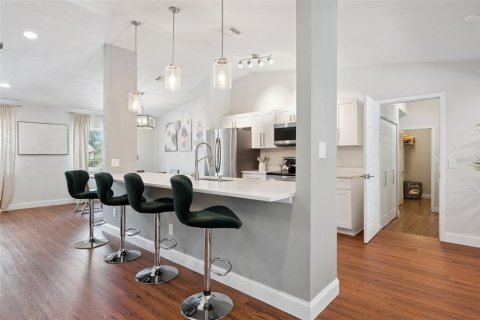 House in Orlando, Florida 4 bedrooms, 173.17 sq.m. № 2227124 - photo 8