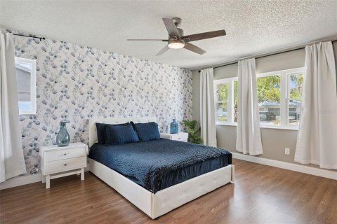 House in Orlando, Florida 4 bedrooms, 173.17 sq.m. № 2227124 - photo 13