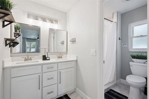 House in Orlando, Florida 4 bedrooms, 173.17 sq.m. № 2227124 - photo 14