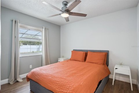 House in Orlando, Florida 4 bedrooms, 173.17 sq.m. № 2227124 - photo 16