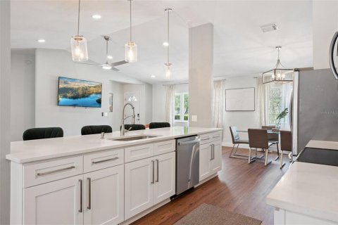 House in Orlando, Florida 4 bedrooms, 173.17 sq.m. № 2227124 - photo 7