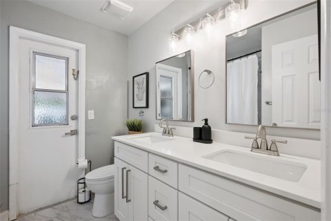 House in Orlando, Florida 4 bedrooms, 173.17 sq.m. № 2227124 - photo 17