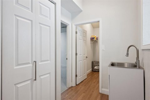 House in Orlando, Florida 4 bedrooms, 173.17 sq.m. № 2227124 - photo 19