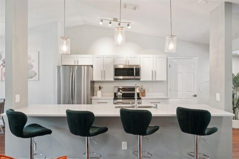 House in Orlando, Florida 4 bedrooms, 173.17 sq.m. № 2227124 - photo 9