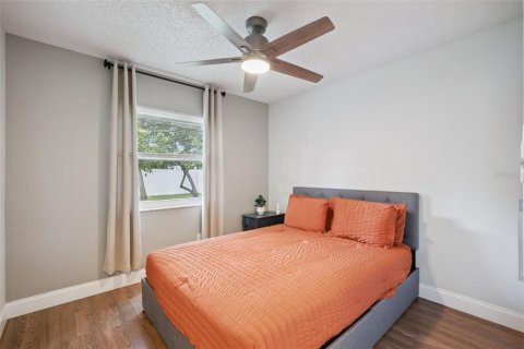 House in Orlando, Florida 4 bedrooms, 173.17 sq.m. № 2227124 - photo 15