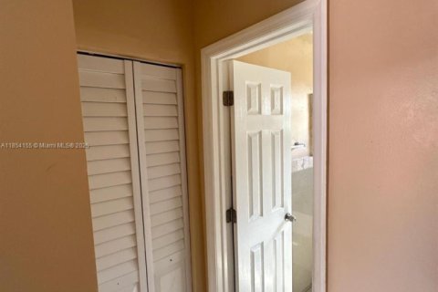 Villa ou maison à louer à Hollywood, Floride: 1 chambre, 37.16 m2 № 1871926 - photo 10