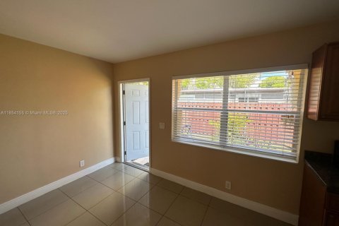 Villa ou maison à louer à Hollywood, Floride: 1 chambre, 37.16 m2 № 1871926 - photo 1