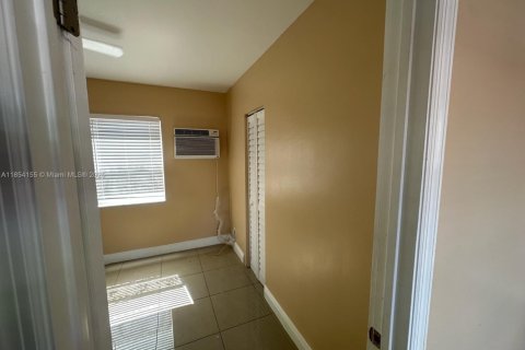Villa ou maison à louer à Hollywood, Floride: 1 chambre, 37.16 m2 № 1871926 - photo 14