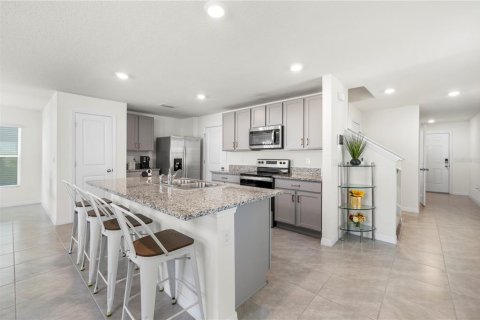 House in Zephyrhills, Florida 4 bedrooms, 214.14 sq.m. № 2094021 - photo 9